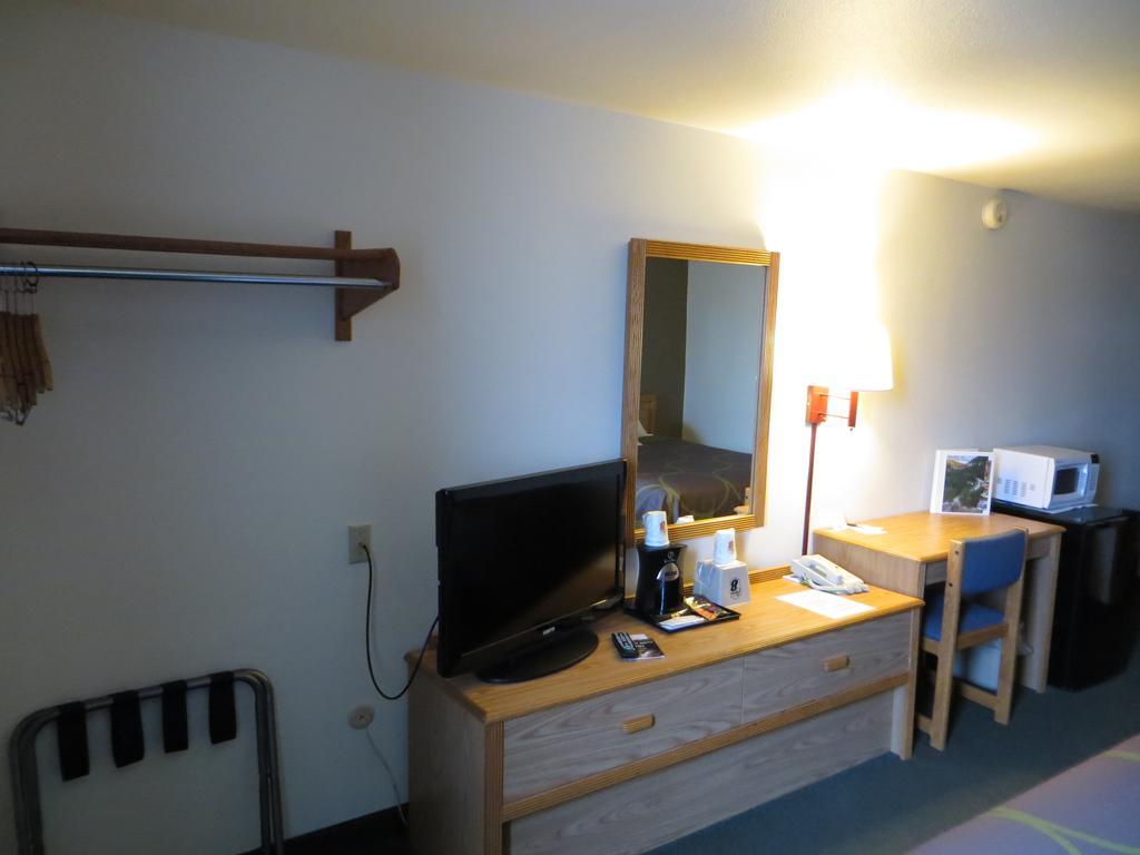 Super 8 By Wyndham Spearfish Hotell Exteriör bild